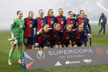 El once del FC Barcelona (1-4-3-3): Cata Coll; Ona Batlle, Irene Paredes, Mapi Len, Rolf?; Patri Guijarro, Aitana, Alexia; Graham Hansen, Ewa Pajor y Claudia Pina.