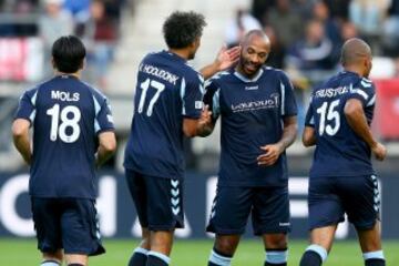 Pierre van Hooijdonk y Thierry Henry.