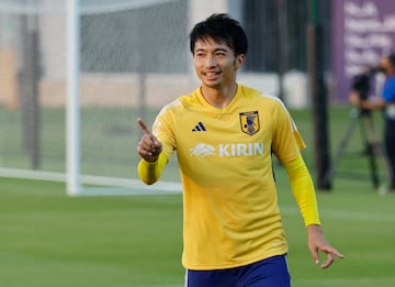 Gaku, durante un entrenamiento con Japón en el Mundial de Qatar. 
