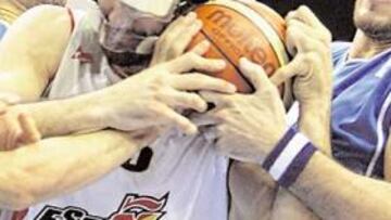 <b>DUREZA Y TÁCTICA. </b>La selección de Israel, muy bien dirigida por Zvika Sherf, desquició a España.