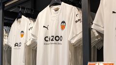 08/07/22 VALENCIA CF CAMISETA PRIMERA EQUIPACION DEL VALENCIA CF PARA LA TEMPROADA 2022 - 2023
TIENDA DEL VALENCIA 


