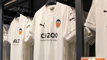 08/07/22 VALENCIA CF CAMISETA PRIMERA EQUIPACION DEL VALENCIA CF PARA LA TEMPROADA 2022 - 2023
TIENDA DEL VALENCIA 


