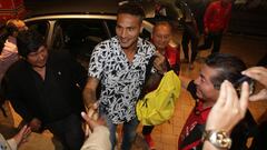 Paolo Guerrero a su llegada a la concentraci&oacute;n de Per&uacute; en Austria