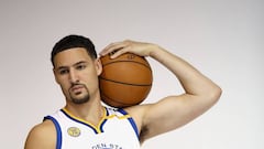 OAKLAND, CA - SEPTEMBER 26: Klay Thompson #11 of the Golden State Warriors poses for photographers during the Golden State Warriors Media Day at the Warriors Practice Facility on September 26, 2016 in Oakland, California.   Ezra Shaw/Getty Images/AFP
 == FOR NEWSPAPERS, INTERNET, TELCOS &amp; TELEVISION USE ONLY ==