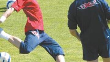 <b>PUNTO DE PENALTI. </b>Torres, en el momento de lanzar.