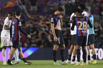 BARCELONA, SPAIN - OCTOBER 26:  Barcelona's defender Marcos Alonso gestures during the Uefa Champions League football match between FC Barcelona vs Bayern Munchen at the Camp Nou stadium in Barcelona on October 26, 2022. (Photo by Adria Puig/Anadolu Agency via Getty Images)