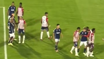 Una hincha de Millonarios publicó un video en donde se ve la agresión de Carlos Bacca a Andrés Llinás.