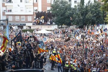 Valencia streets packed as fans celebrate with Copa del Rey winning team