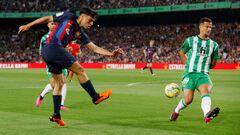 Soccer Football - LaLiga - FC Barcelona v Real Betis - Camp Nou, Barcelona, Spain - April 29, 2023 FC Barcelona's Pedri in action with Real Betis' Luiz Felipe REUTERS/Albert Gea