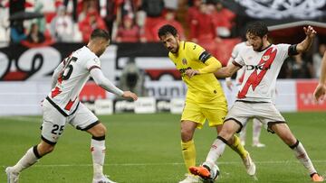 Parejo, entre Comesa?a y De Tom¨¢s.