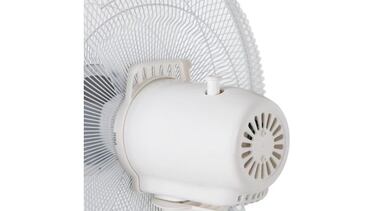 Despdete del calor con este ventilador de pie oscilante y con tres velocidades