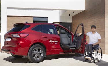 Ford Adapta y Fundación ONCE presentan el primer simulador de carreras con volante adaptado
