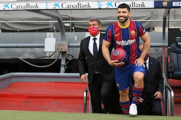 Sergio 'Kun' Agüero y Joan Laporta.