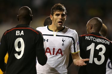 El corpulento central argentino, que hizo carrera en el Sevilla, estuvo año y medio en el equipo 'spur'. Su poca participación hizo que el club inglés le cediera al Sevilla en el mercado de invierno de 2016 y en el de verano le traspasaron a la Roma.