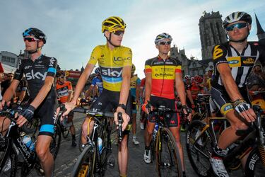 En 2015 ganó su segundo Tour. Nairo Quintana y Alejandro Valverde le acompañaron en el podio.