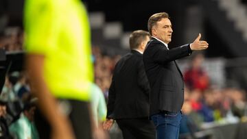 Carlos Carvalhal, durante su estreno como entrenador del Celta en el partido disputado por el conjunto vigués contra Osasuna en Balaídos.