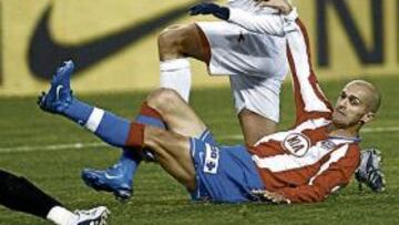 <b>LA MEJOR OCASIÓN. </b>En el minuto 42, Aranda superó a Pernía y remató con potencia, pero Falcón desvió a córner con su pie derecho.