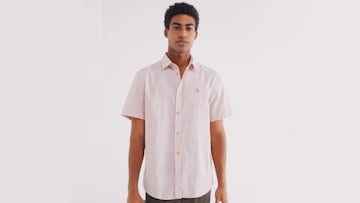 Camisa de manga corta para hombre de Springfield disponible en su página web.