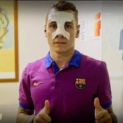 Lucas Digné llega a Barcelona con un vendaje en la cara