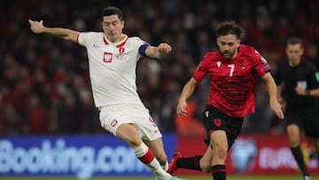 Soccer Football - World Cup - UEFA Qualifiers - Group I - Albania v Poland - Arena Kombetare, Tirana, Albania - October 12, 2021 Poland&#039;s Robert Lewandowski in action with Albania&#039;s Keidi Bare REUTERS/Florion Goga