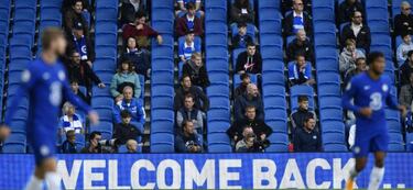 Primer partido con público en Inglaterra