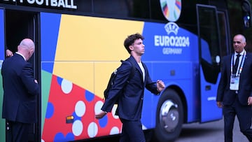 Portugal's forward #11 Joao Felix arrives at their hotel at their base camp in Harsewinkel, on June 13, 2024, ahead of the UEFA Euro 2024 football championship. (Photo by PATRICIA DE MELO MOREIRA / AFP)