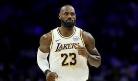 El agente de LeBron carga contra los Lakers