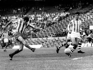 El 'Sabio de Hortaleza' no era un delantero puro, pero sí un excelente llegador. En la temporada 69-70 marcó 16 goles en 30 encuentros y fue máximo goleador junto a Gárate y Amancio. Es historia del Atlético, con el que ganó el título liguero como jugador y entrenador. Como futbolista ganó tres Ligas y tres Copas vestido de rojiblanco, con el que disputó 370 partidos. Posteriormente fue un referente en el banquillo, tanto en el Atlético como en el fútbol español.