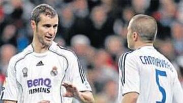 <b>SE COMPLEMENTAN. </b>Helguera, un prodigio de colocación. Cannavaro, rápido al corte.