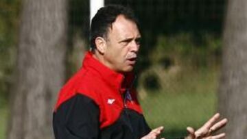 <b>SUB'20.</b> Caparrós analizó la situación de Bojan tras recuperarse de su lesión.