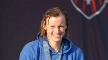 Katie Ledecky, con la medalla de campeona nacional en los 400 libres.