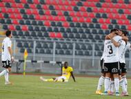 17 de Febrero del 2021/TALCA
Jugadores de Colo Colo celebran el triunfo y la permanencia en primera división ,durante el partido del descenso del Campeonato Nacional AFP PlanVital 2020, entre Colo Colo vs Universidad de Concepcion, disputado en el Estadio Fiscal de Talca.
FOTO:FRANCISCO LONGA/AGENCIAUNO