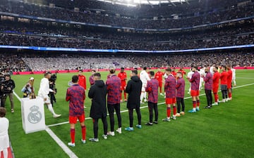 Pasillo de los jugadores del Sevilla al Real Madrid campeón de la Copa Intercontinental. 