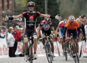 En 2006 comenzó la temporada a un gran nivel con varias victorias en la Vuelta a Murcia o al País Vasco, pero llegaron las Árdenas. Primero, conquistaría la Flecha Valona y cuatro días después, la Lieja-Bastogne-Lieja, siendo el primer español en imponerse en 'La Decana' de los monumentos del ciclismo, y así conseguir el doblete.