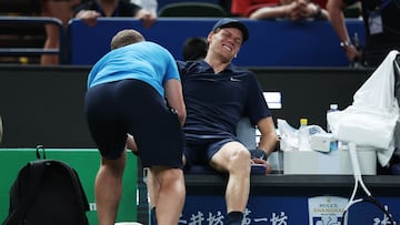 Tennis - ATP Masters 1000 - Shanghai Masters - Qizhong Forest Sports City Arena, Shanghai, China - October 5, 2025 Italy's Jannik Sinner receives medical attention before retiring due to an injury in his round of 32 match against Netherlands' Tallon Griekspoor REUTERS/Go Nakamura