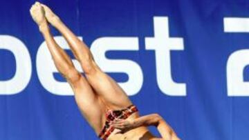 <b>ARRIESGADO. </b>Javier Illana, ayer, en uno de sus saltos.