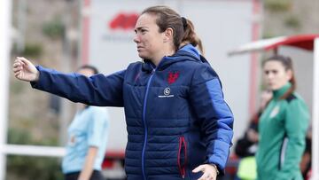 María Pry en el banquillo del Levante.