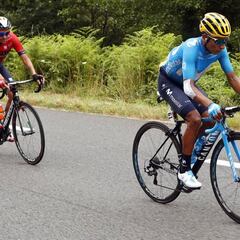 Nairo trabaja para Landa y Egan recorta en la general