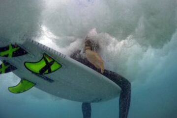 Un dispositivo integrado en las tablas de surf intenta evitar que muchas playas australianas queden desiertas debido a los continuos ataques de tiburones.