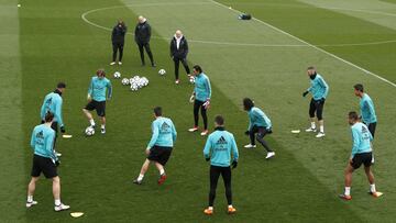 Rondos y buen ambiente en el entrenamiento del Real Madrid
