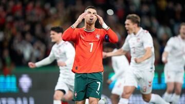 LISBON (Denmark), 24/03/2025.- Portugal's Cristiano Ronaldo (C) reacts after missing a penalty during the UEFA Nations League playoff match in League A between Portugal and Denmark in Lisbon, Portugal, 23 March 2025. (Dinamarca, Lisboa) EFE/EPA/Bo Amstrup DENMARK OUT