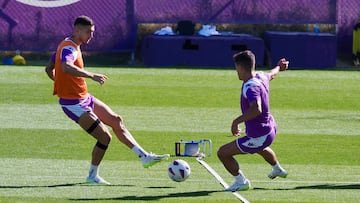 Valladolid. 10/10/2023. Entrenamiento Real Valladolid. 
Javi Sanchez y Luca Rosa
Photogenic/Miguel Ángel Santos