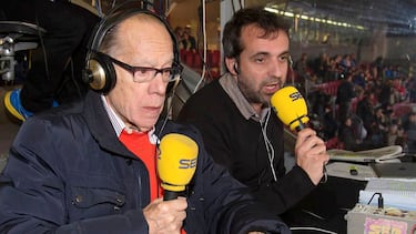 Con residencia en Milán, el gallego se convirtió en el comentarista estrella de los partidos del Barcelona en Carrusel Deportivo desde 2015. La espontaneidad y retranca del exfutbolista calaron entre los oyentes de los partidos del conjunto culé. Su crítica mordaz a la técnica de futbolistas, avalada por su conocimiento del juego, y las historias de cómo ha cambiado el fútbol desde su época son las más escuchadas por el equipo de deportes de la Cadena SER.