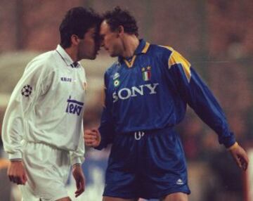 Raúl se encara a Pietro Verchowod en el Real Madrid-Juve de 1996.