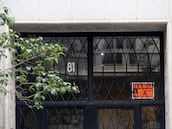 Un cartel de 'Se alquila', en el barrio de Castellana, a 13 de febrero de 2026, en Madrid (España). Madrid concentra los diez barrios más caros para comprar una vivienda de segunda mano, con Castellana liderando el ranking con un valor medio de 11.792 euros, es decir, 4,1 veces el valor del precio medio de España (2.879 euro/m2), según los datos del índice Inmobiliario Fotocasa.
13 FEBRERO 2026;ALQUILER;PRECIOS;VIVIENDA;GARAJE;LOCAL;OFICINA;SE ALQUILA;CARTEL;DISPONIBLE;
Eduardo Parra / Europa Press
13/02/2026