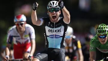 Mark Cavendish celebra su victoria en la séptima etapa del Tour de Francia 2015 entre Livarot y Fougeres.