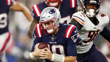 FOXBOROUGH, MASSACHUSETTS - OCTOBER 24: Mac Jones #10 of the New England Patriots runs with the ball during the first quarter against the Chicago Bears at Gillette Stadium on October 24, 2022 in Foxborough, Massachusetts.   Adam Glanzman/Getty Images/AFP