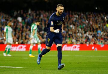 1-1. Karim Benzema celebró el primer gol que anotó de penalti.