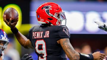 ATLANTA, GEORGIA - DECEMBER 22: Michael Penix Jr. #9 of the Atlanta Falcons passes the ball against the New York Giants during the first quarter at Mercedes-Benz Stadium on December 22, 2024 in Atlanta, Georgia. Todd Kirkland/Getty Images/AFP (Photo by Todd Kirkland / GETTY IMAGES NORTH AMERICA / Getty Images via AFP)