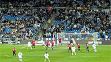 <b>PANORAMA DESOLADOR</b>. Los aficionados desalojaron las gradas mucho antes de que acabara el encuentro. No se confiaba en la remontada.